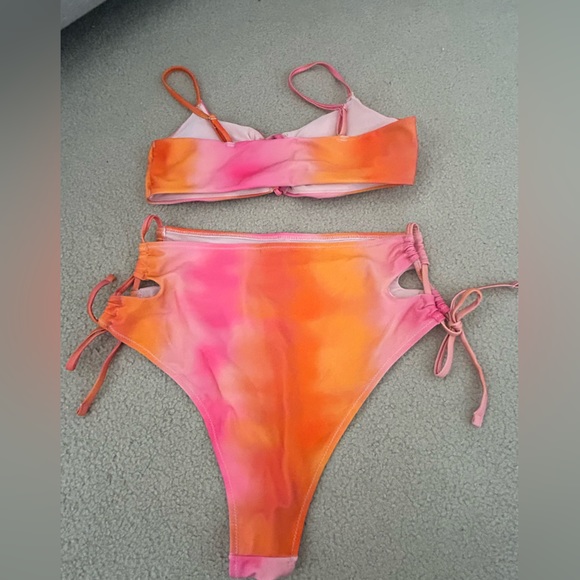 H&M pink/orange bikini with cut out details - Picture 3 of 3